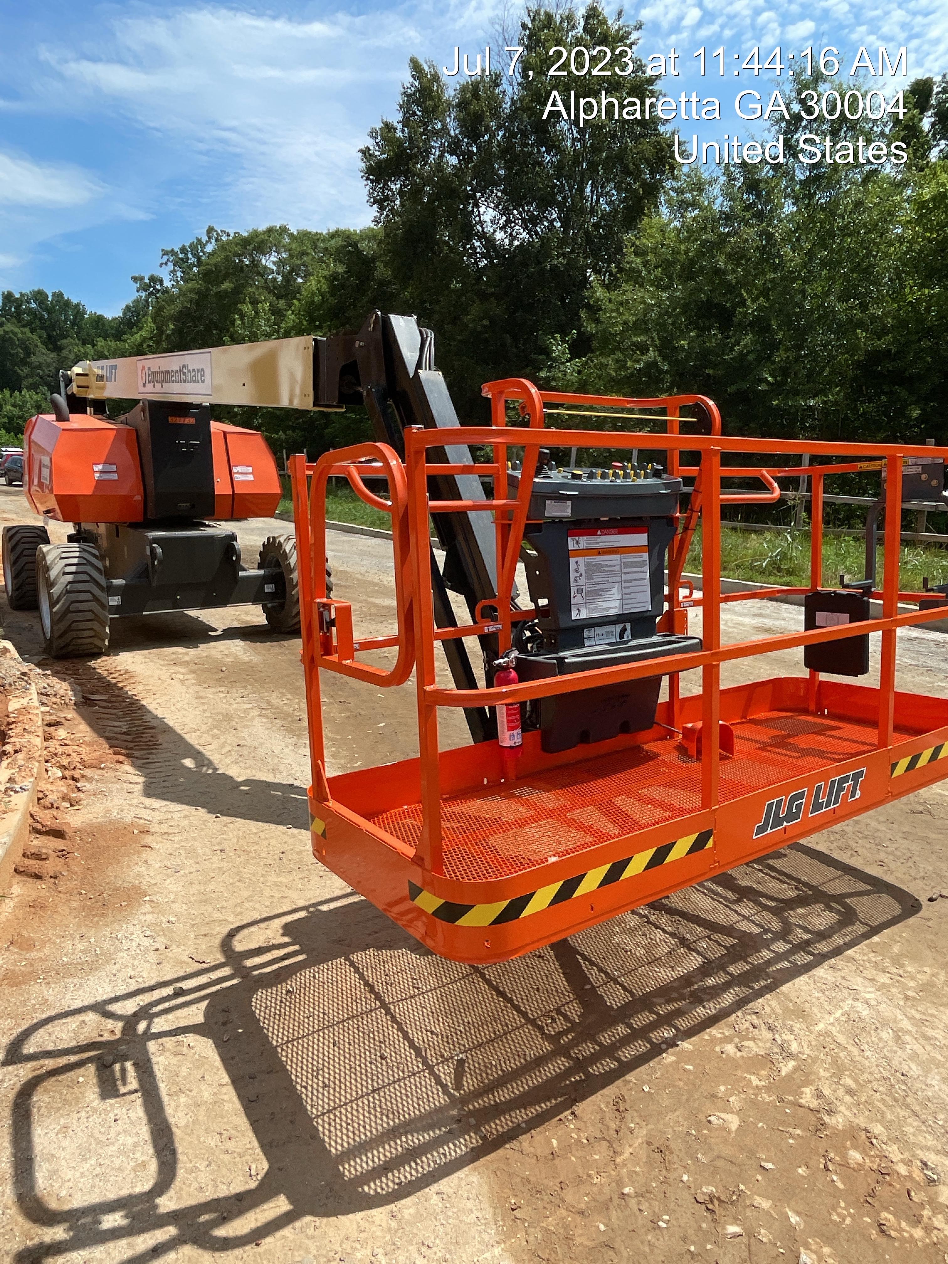 2023 JLG 800AJ