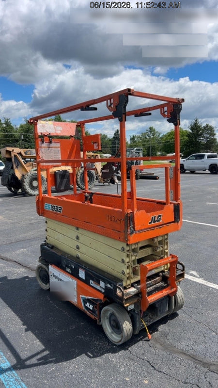 2021 JLG ES1932
