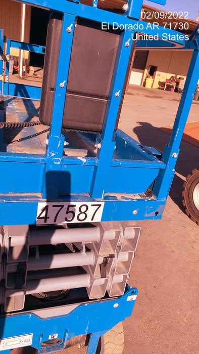 2019 Genie GS-2632 Folding rails with half height swing gate