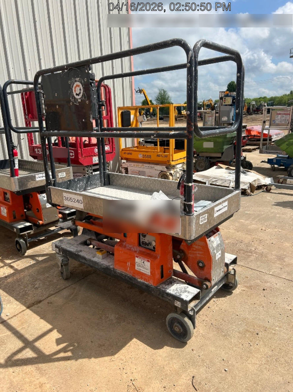 2023 JLG 1030P