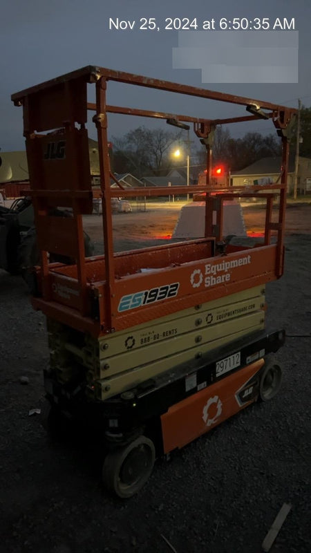 2023 JLG ES1932