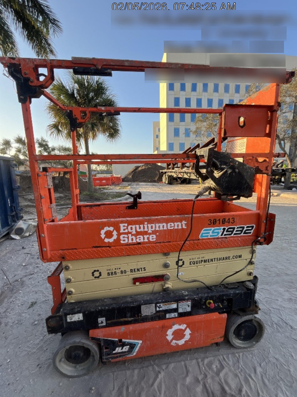 2023 JLG ES1932