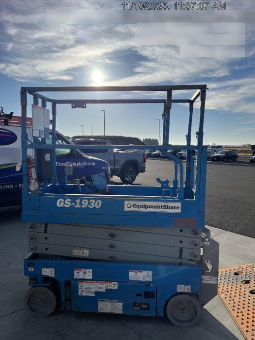 2020 Genie GS-1930 Solid Non Marking Tires, Beacon, Folding rails with half height swing gate, 800W Inverter