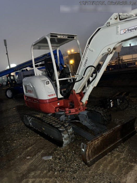 2023 TAKEUCHI TB235-2R