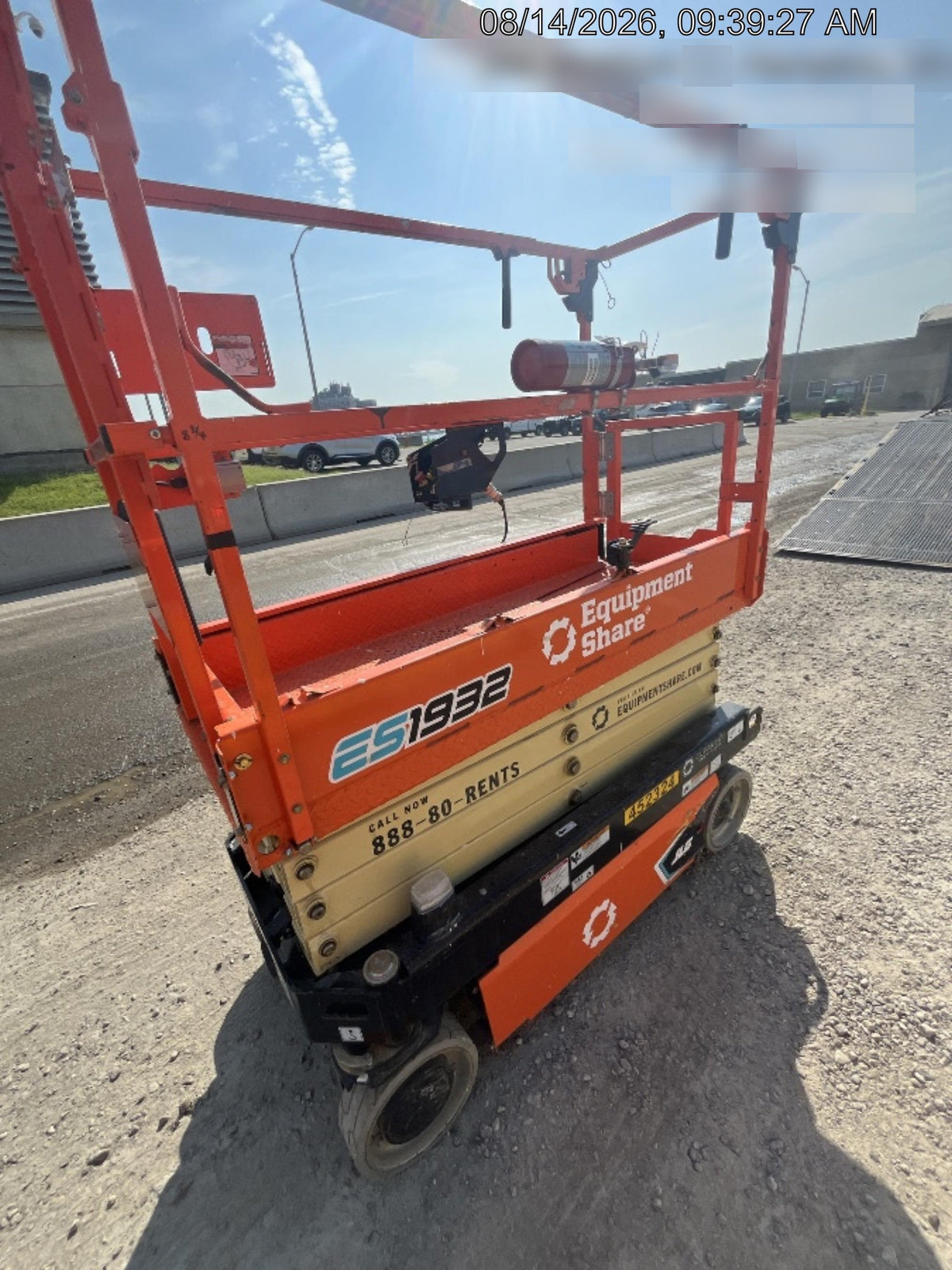 2024 JLG ES1932