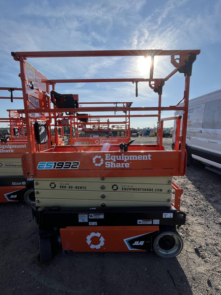 2023 JLG ES1932