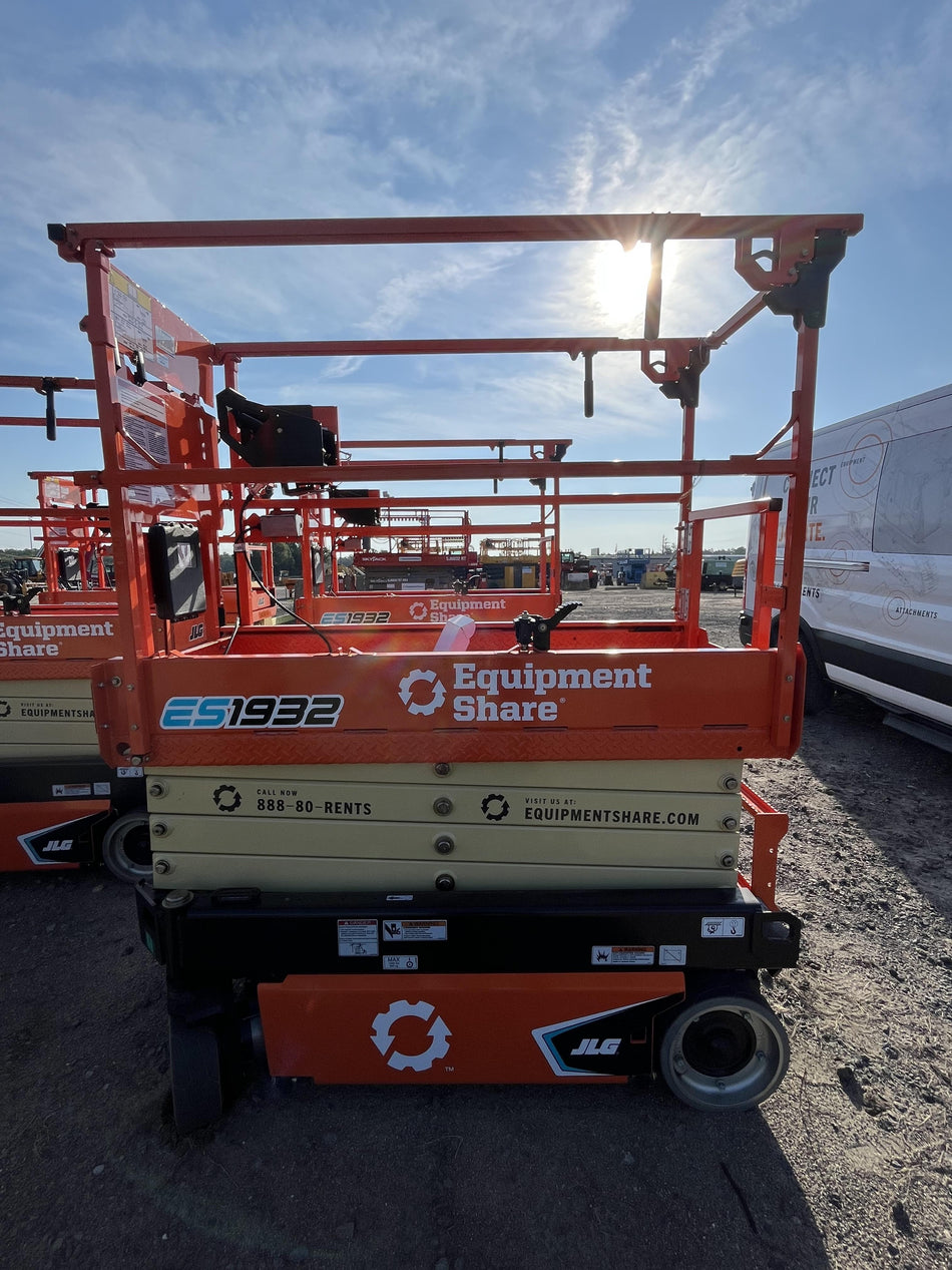 2023 JLG ES1932