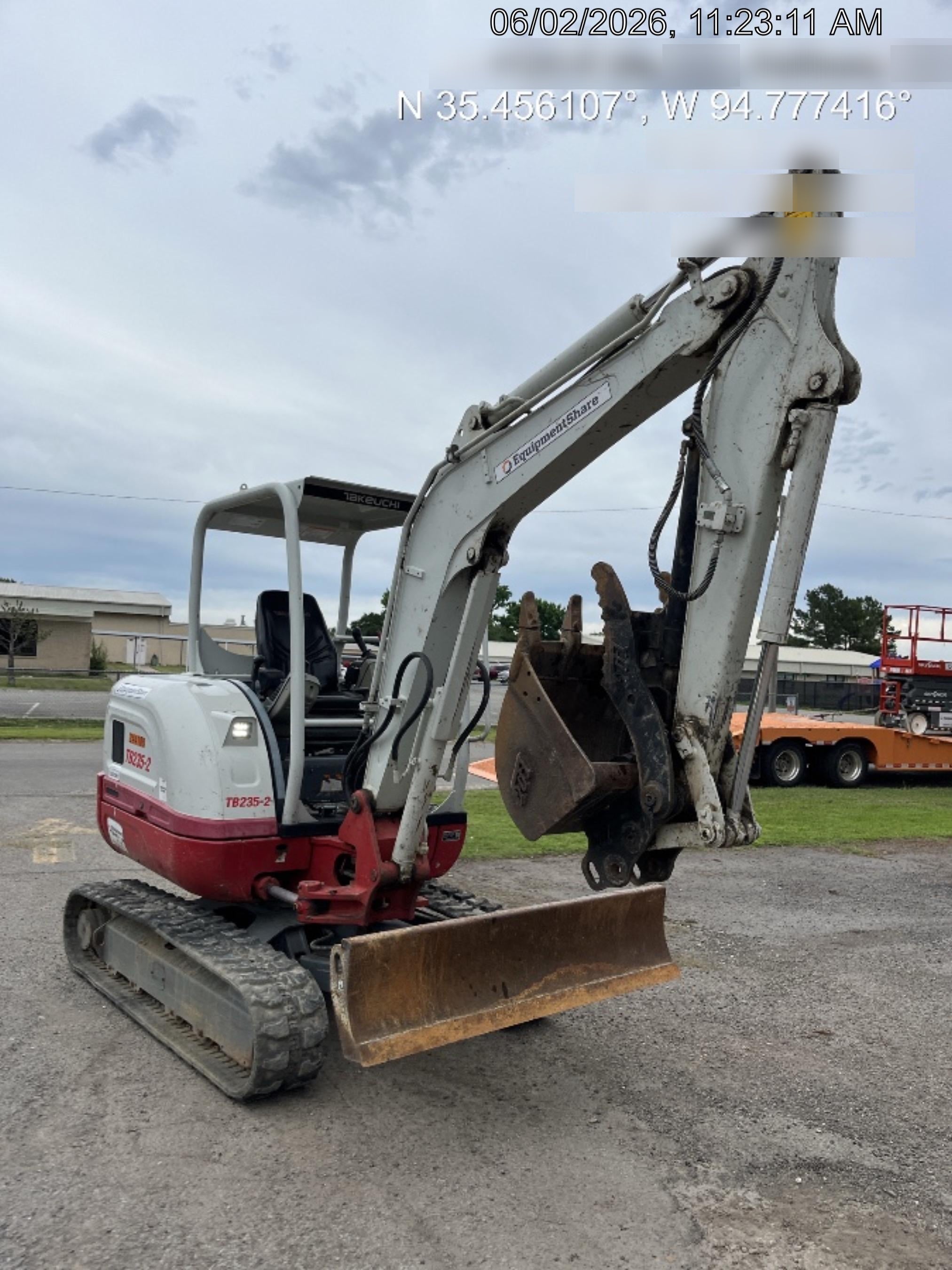 2022 TAKEUCHI TB235-2R