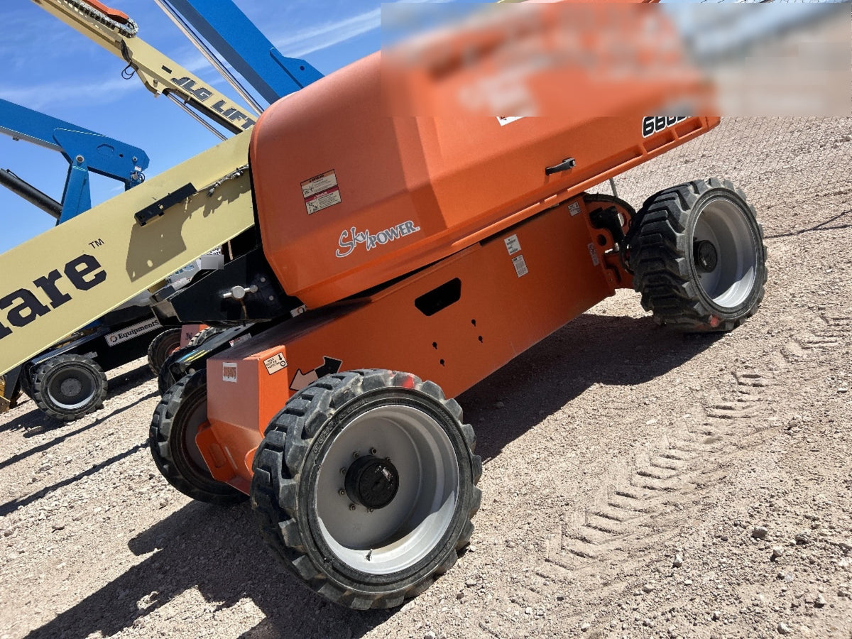 2022 JLG 660SJ