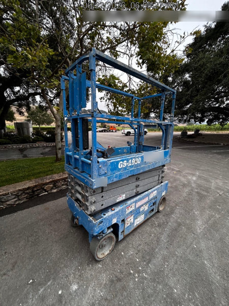 2020 Genie GS-1930 Solid Non Marking Tires, Beacon, Folding rails with half height swing gate, 800W Inverter