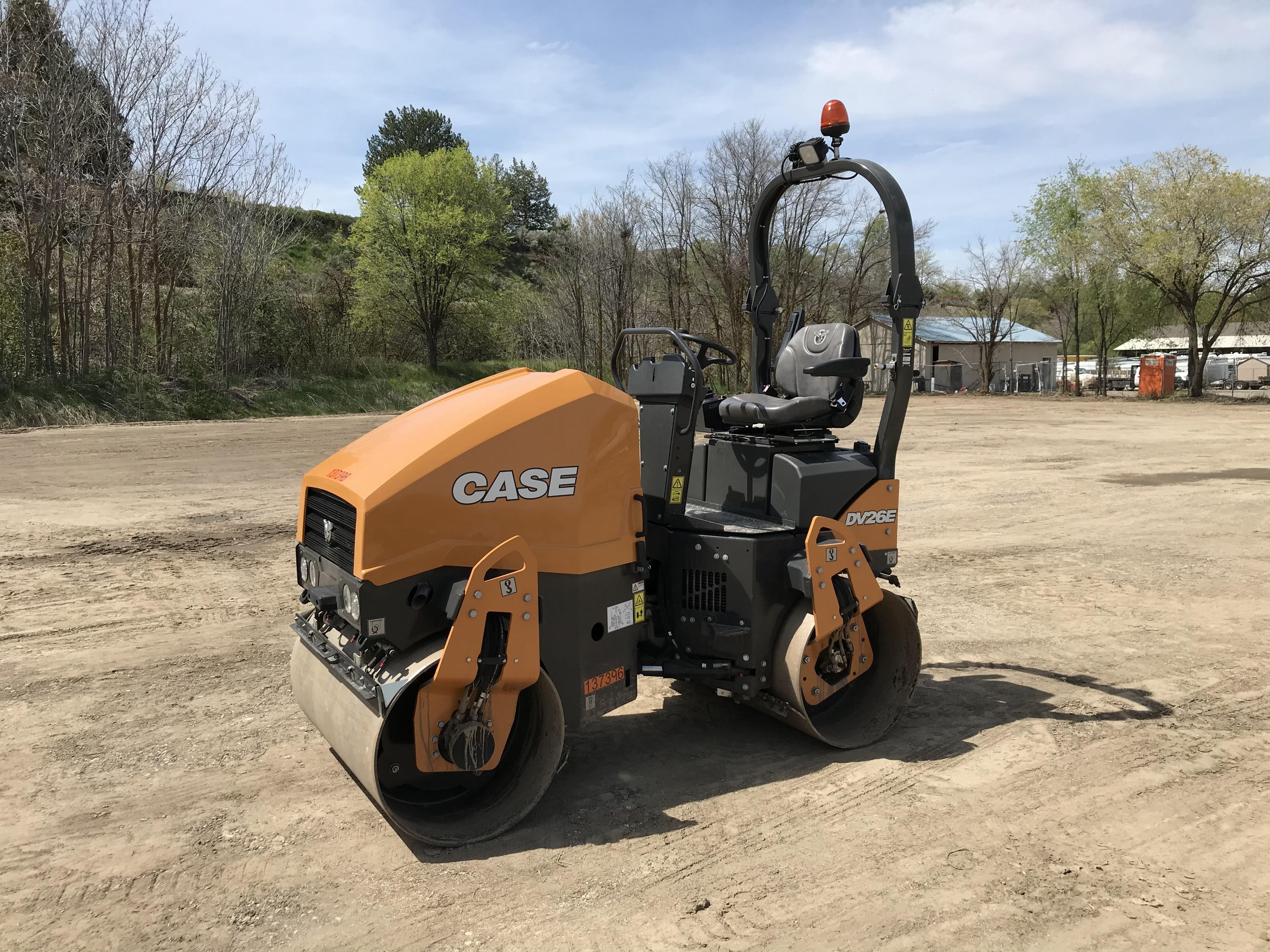 2021 CASE DV26E