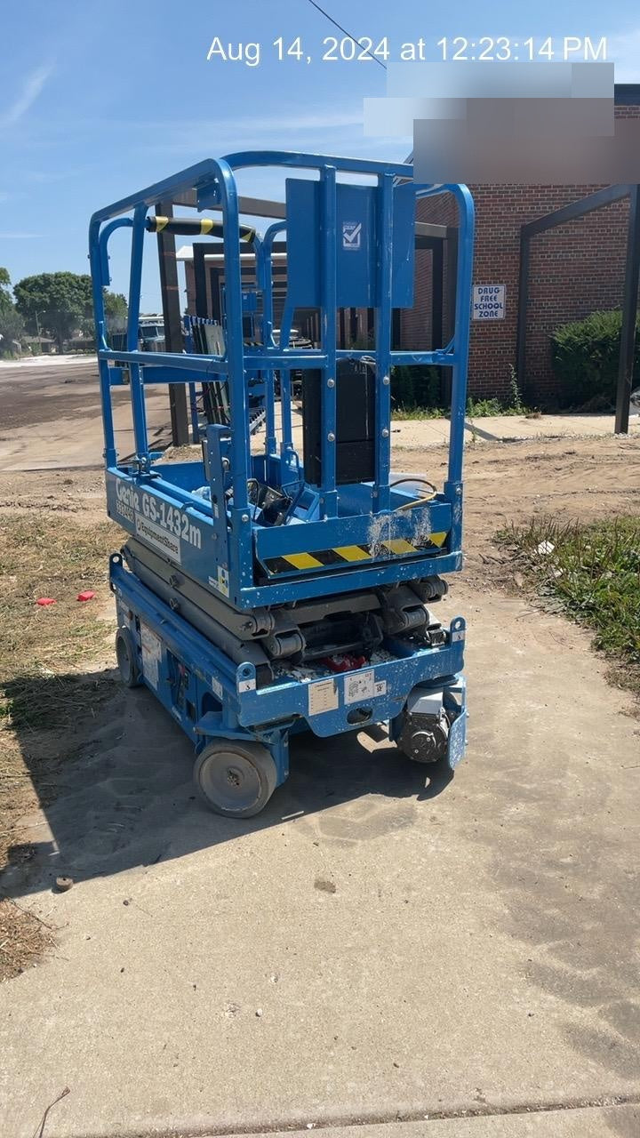 2023 GENIE GS-1432