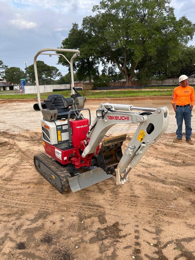 2023 TAKEUCHI TB210R