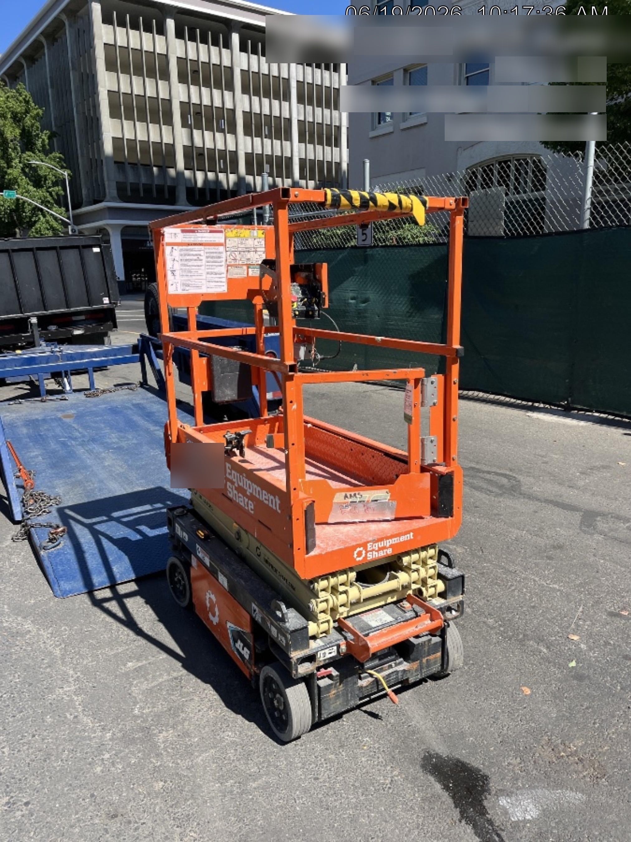2022 JLG ES1330L