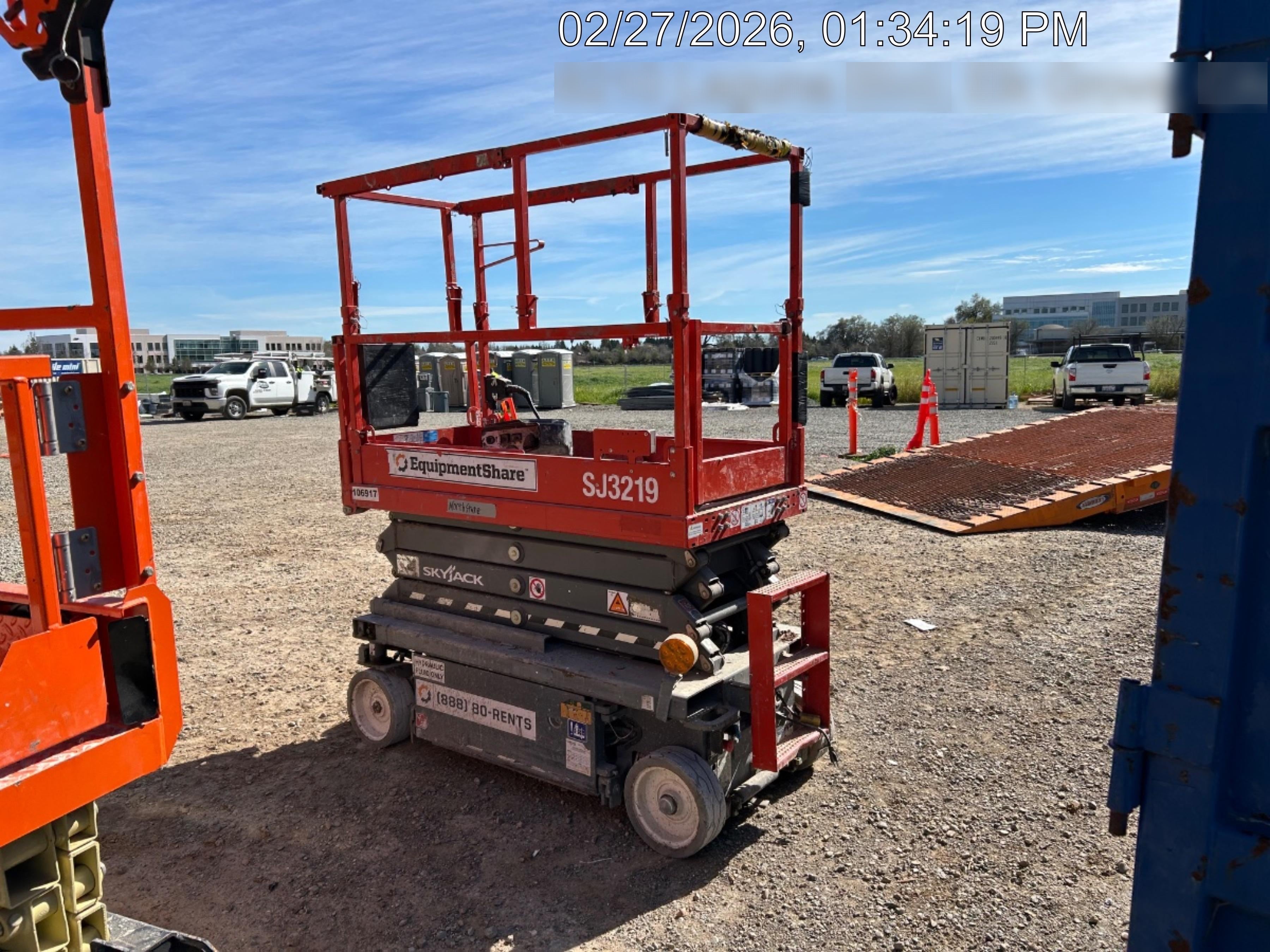 2020 Skyjack SJIII-3219 Solid NM Tires, Half height spring hinged entry gate, Dual Beacons, 800W Inverter