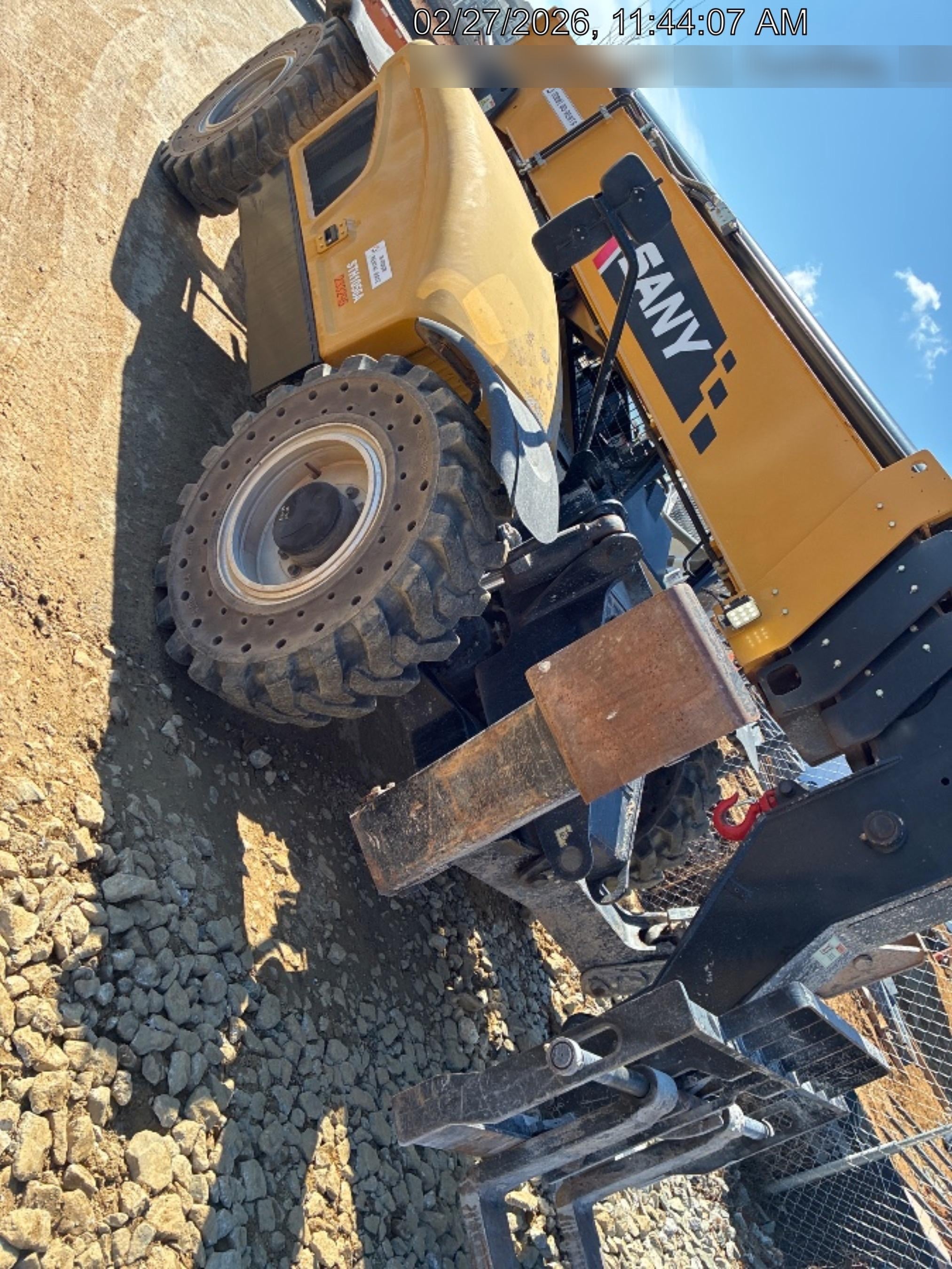 2022 SANY STH1056