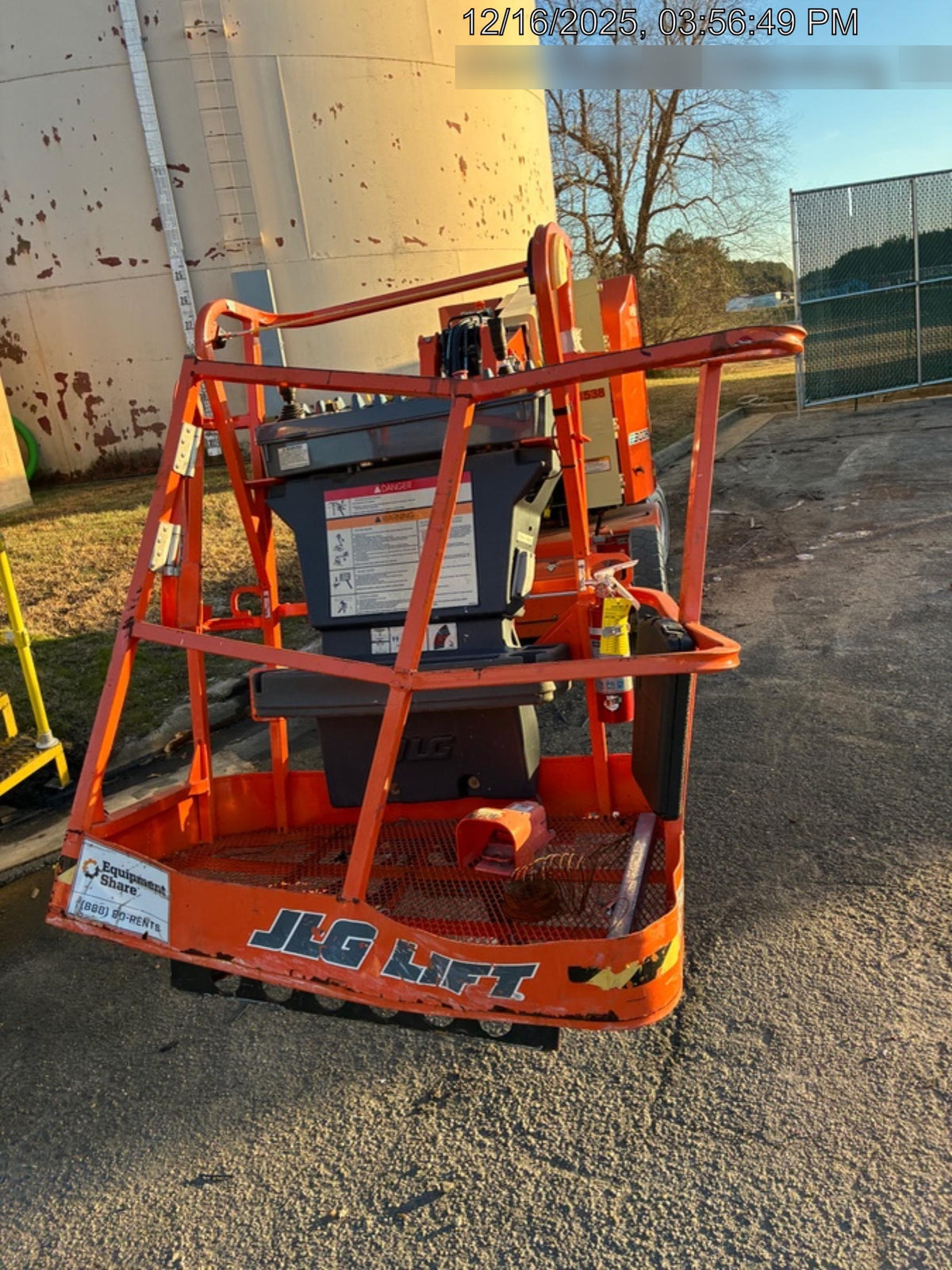 2022 JLG E300AJP