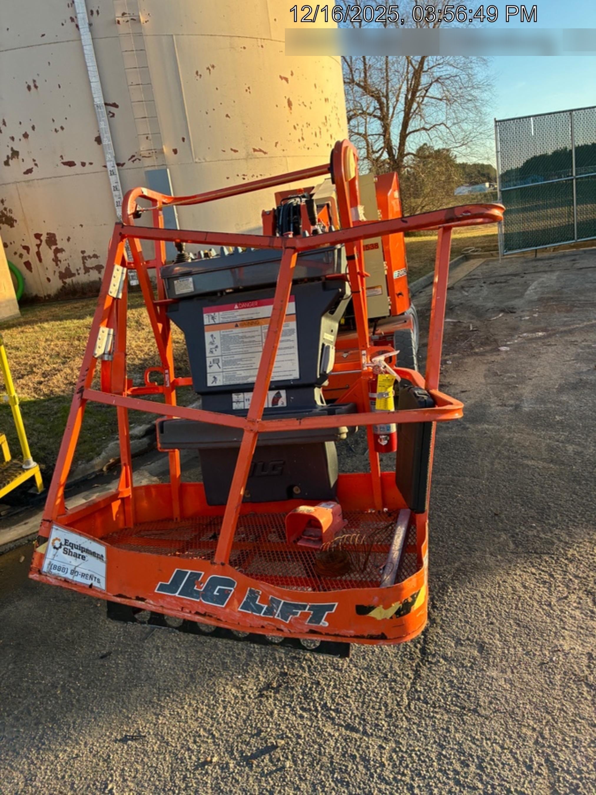 2022 JLG E300AJP