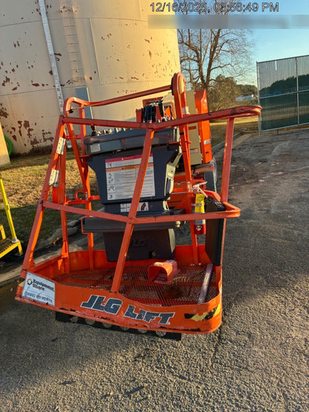 2022 JLG E300AJP