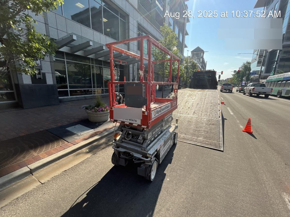 2020 Skyjack SJIII-3219 Solid NM Tires, Half height spring hinged entry gate, Dual Beacons, 800W Inverter