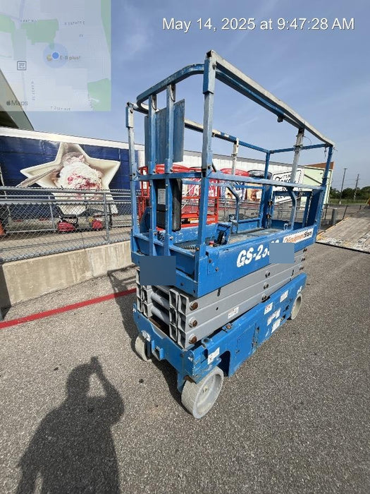 2019 Genie GS-2632 Folding rails with half height swing gate