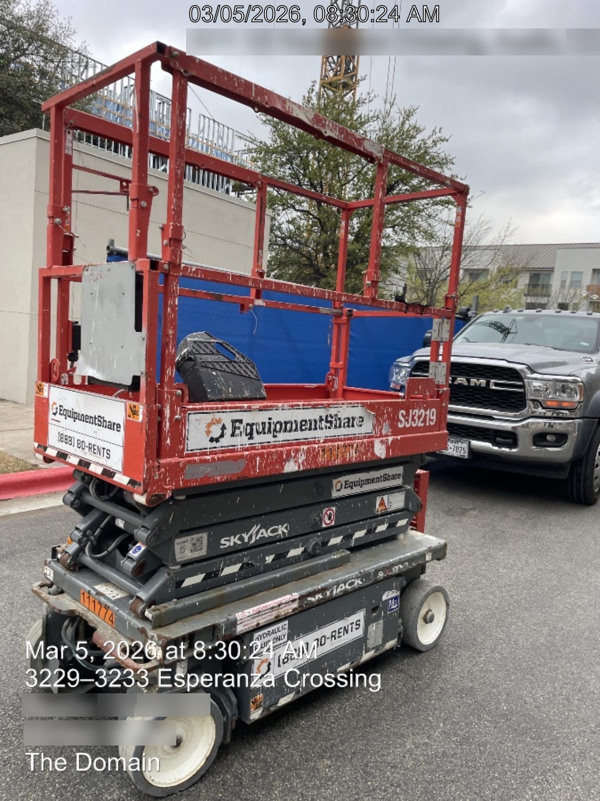 2020 Skyjack SJIII-3219 Solid NM Tires, Half height spring hinged entry gate, Dual Beacons, 800W Inverter