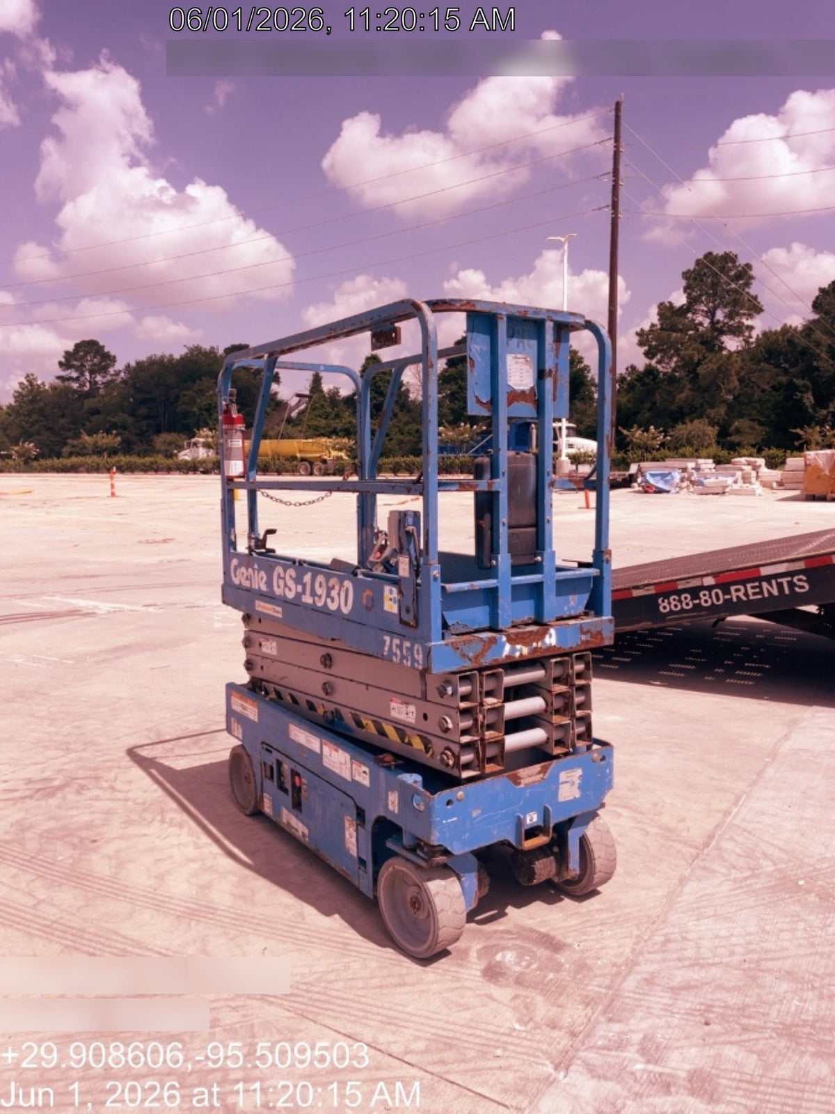 2017 Genie GS-1930 Genie GS-1930 Lift w/Fixed Rail and Chain Entry