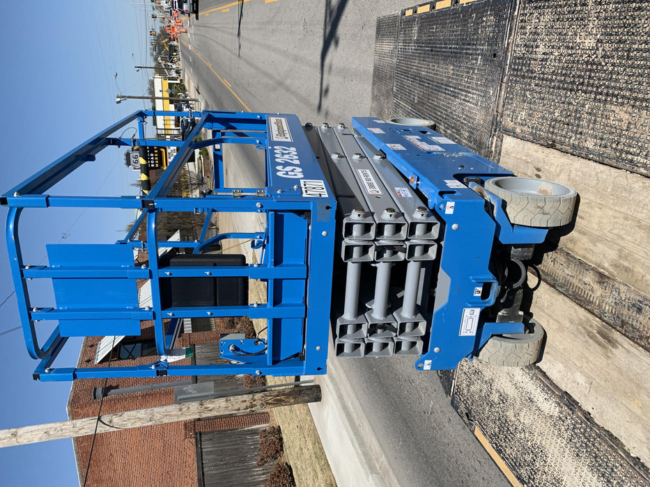 2019 Genie GS-2632 Folding rails with half height swing gate
