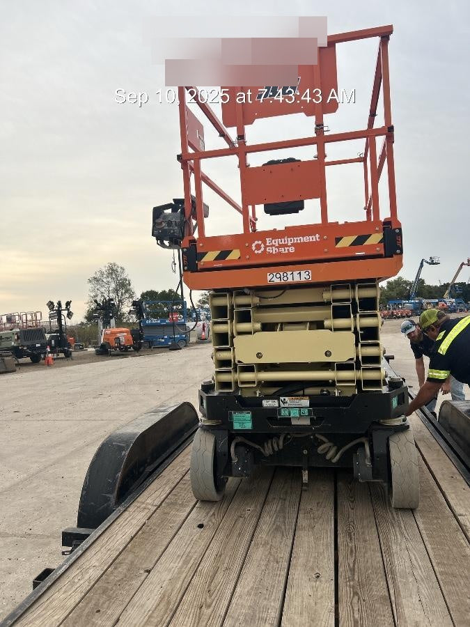 2023 JLG ES3246