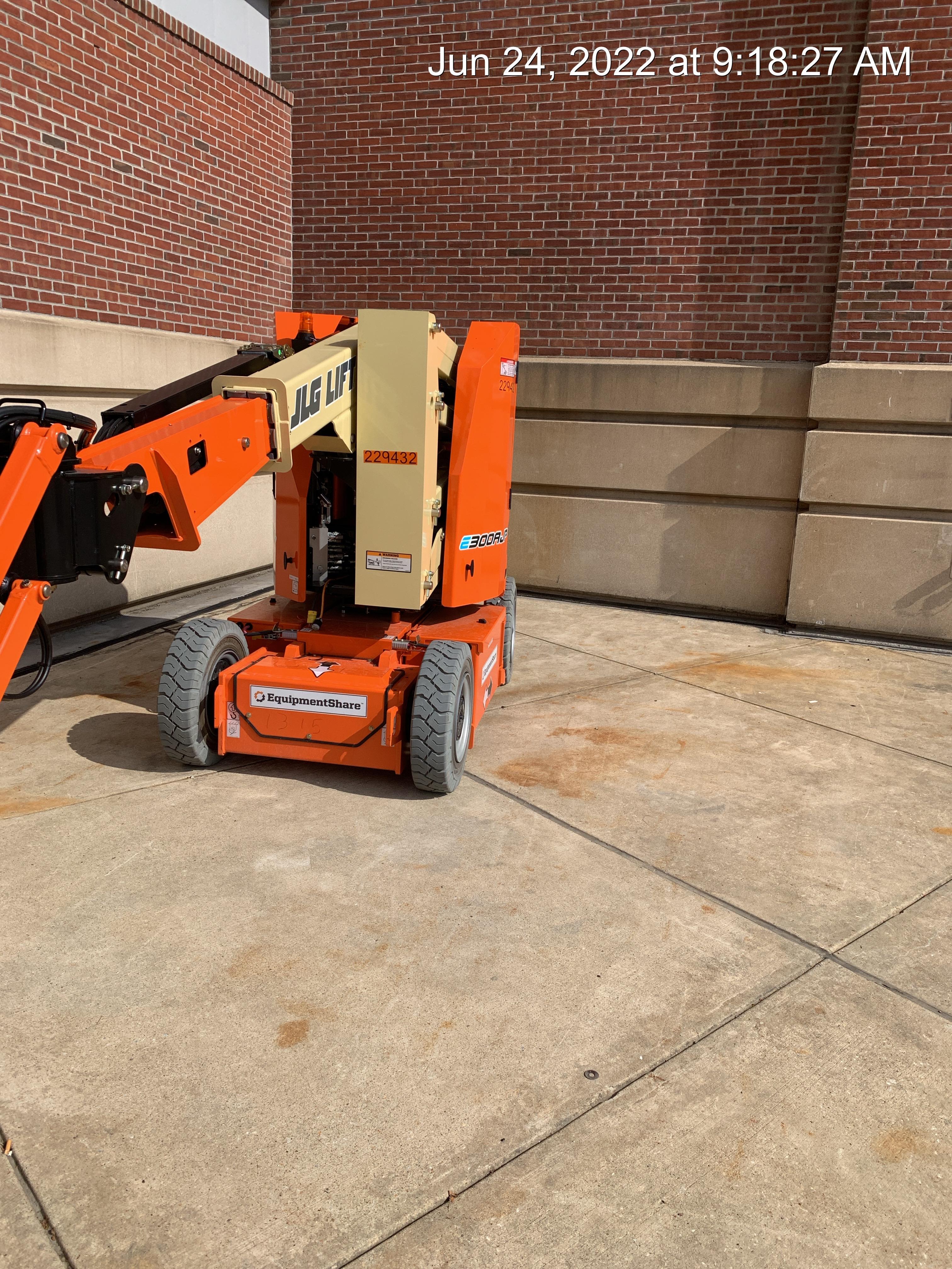 2022 JLG E300AJP