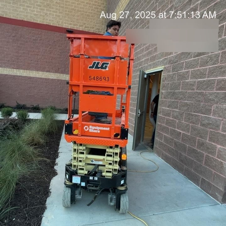 2025 JLG ES1932