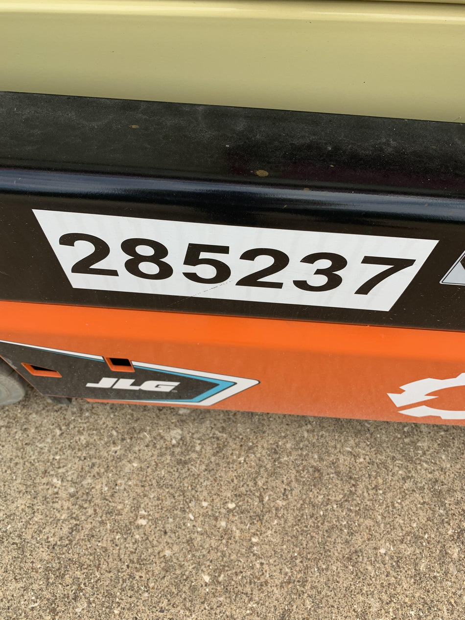 2022 JLG ES1932
