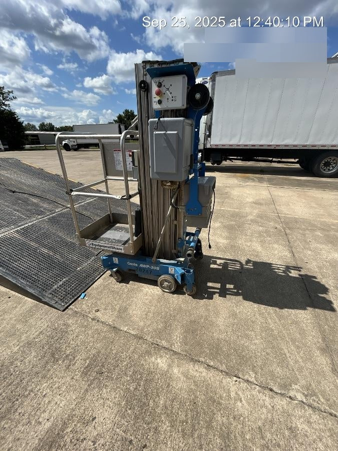 2018 GENIE AWP-30S