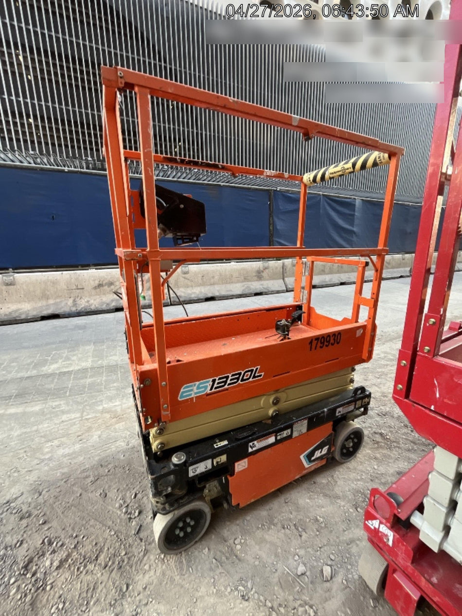 2021 JLG ES1330L