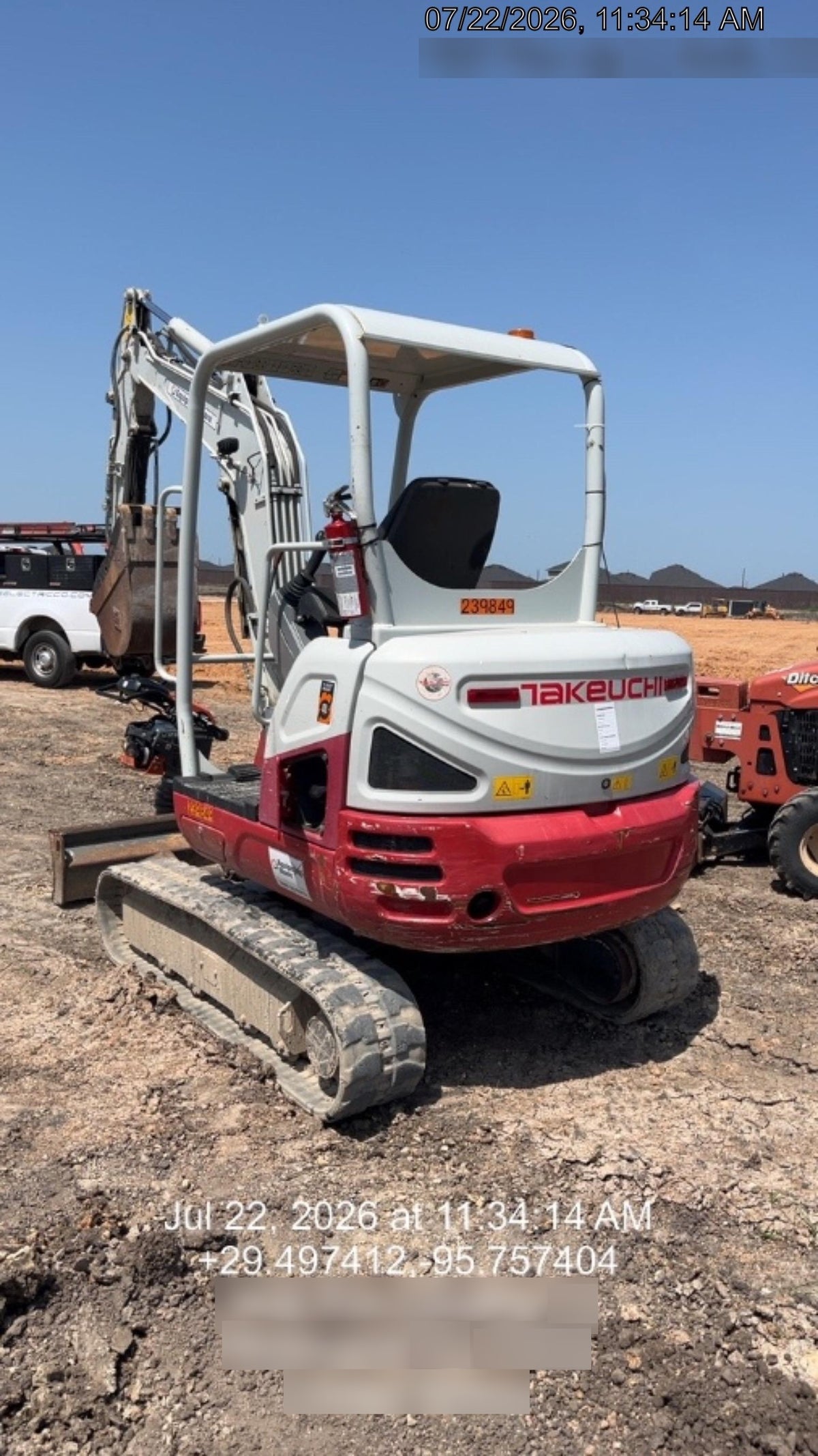 2022 TAKEUCHI TB235-2R