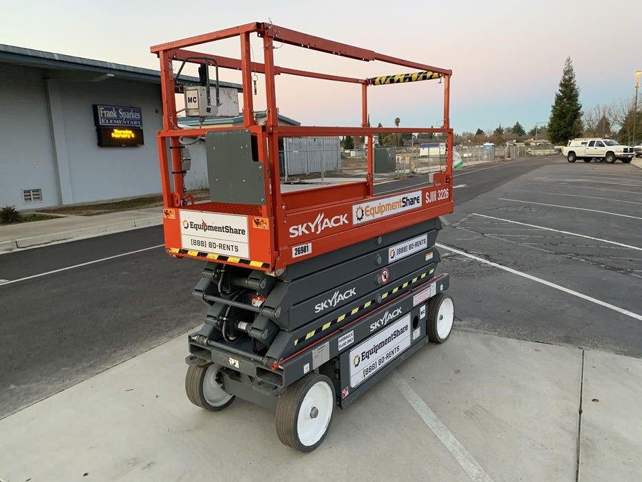 2020 Skyjack SJIII-3219 Solid NM Tires, Half height spring hinged entry gate, Dual Beacons, 800W Inverter