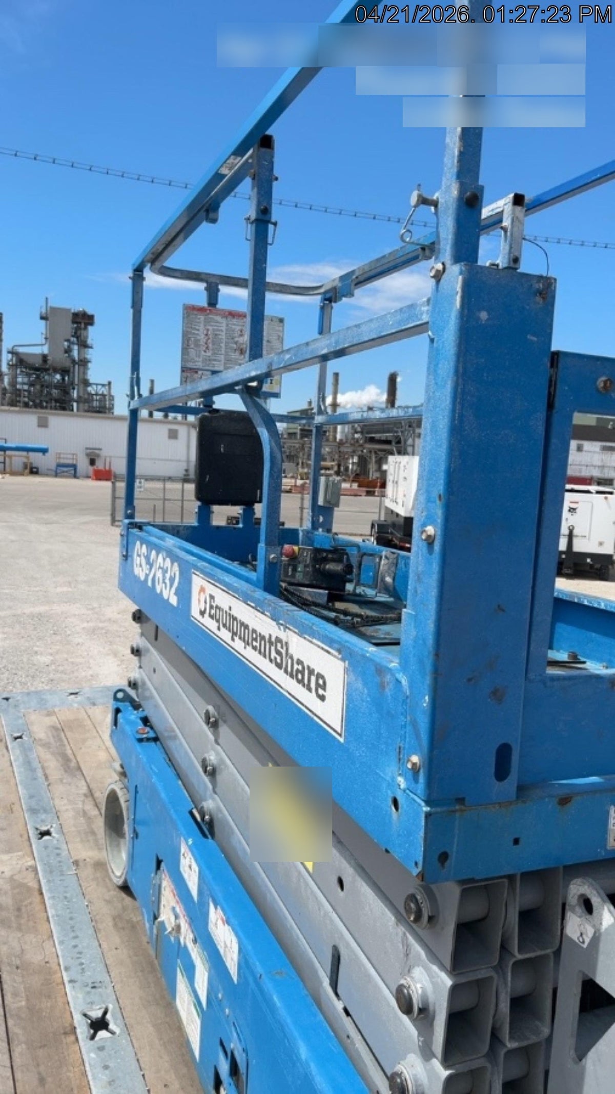 2019 Genie GS-2632 Folding rails with half height swing gate