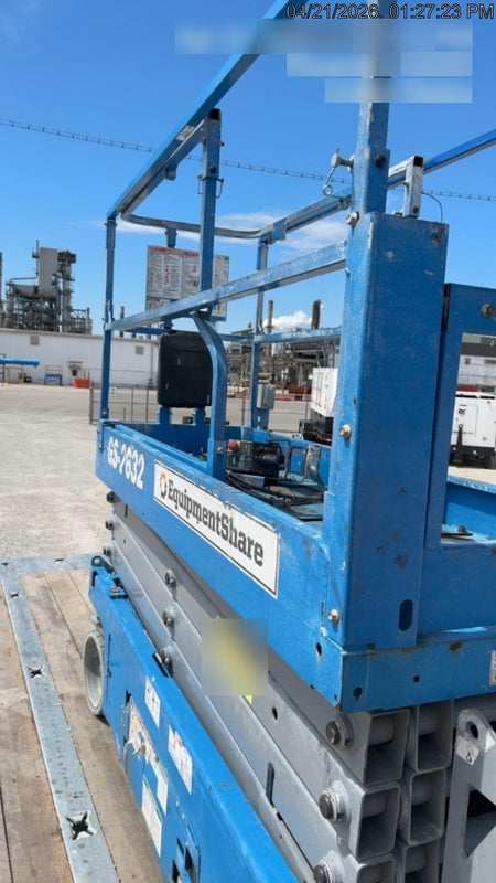 2019 Genie GS-2632 Folding rails with half height swing gate