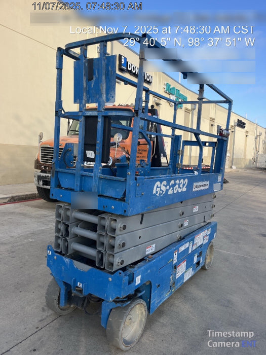 2019 Genie GS-2632 Folding rails with half height swing gate