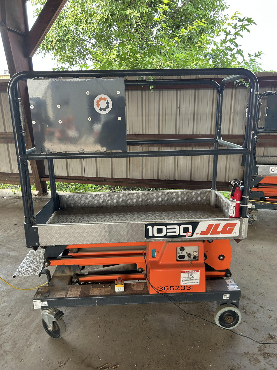 2023 JLG 1030P