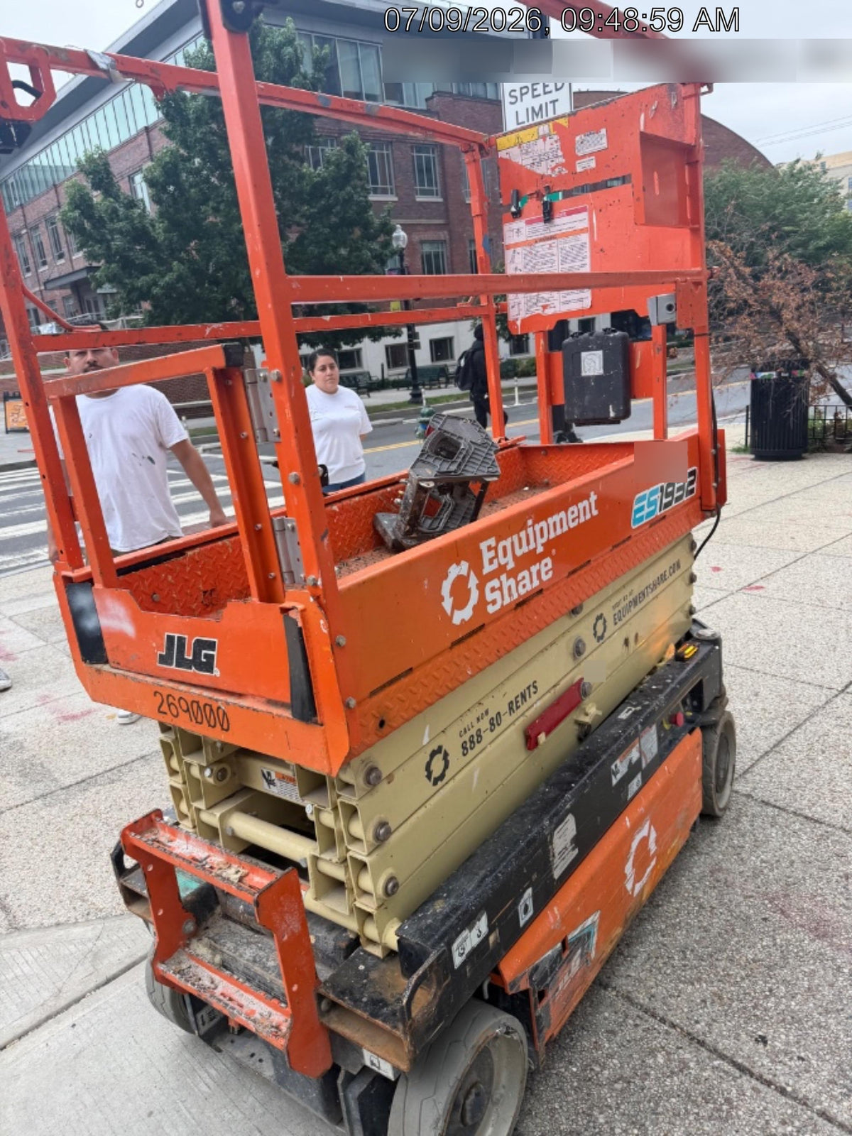 2022 JLG ES1932