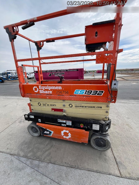 2022 JLG ES1932