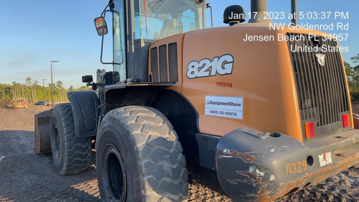 2017 Case 821G CLOSED CAB, JRB 418 STYLE HYD COUPLER