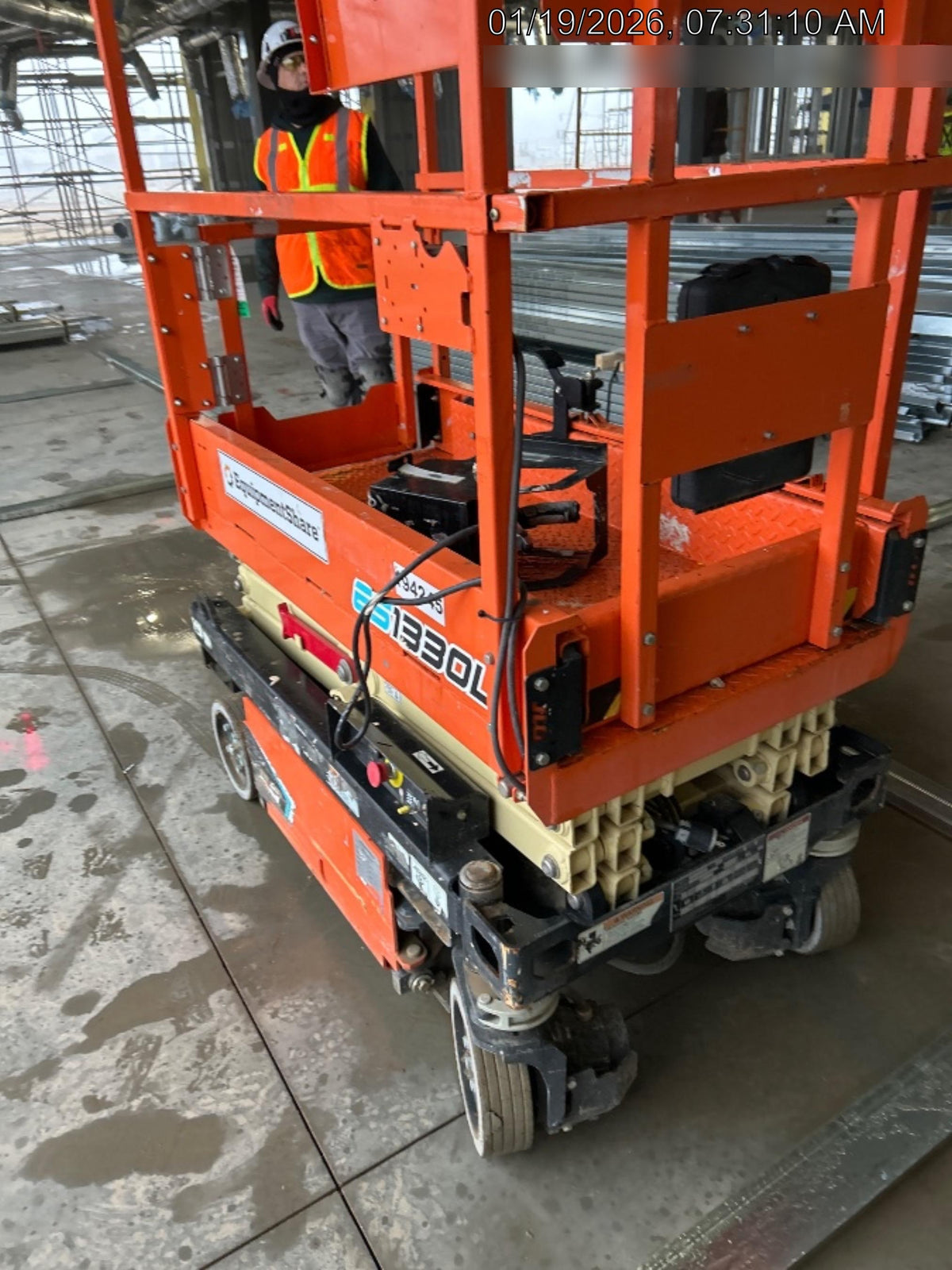 2021 JLG ES1330L