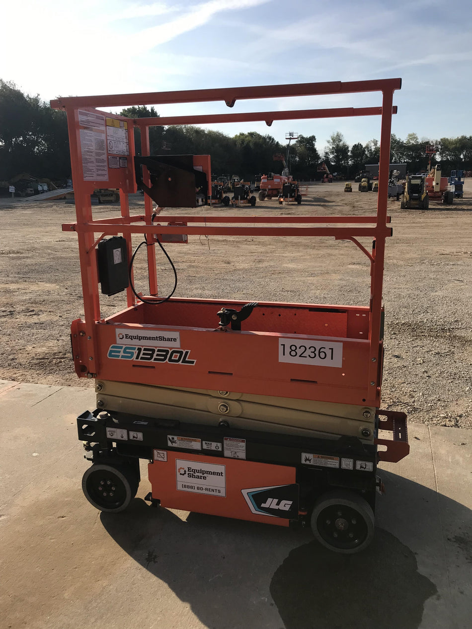 2021 JLG ES1330L