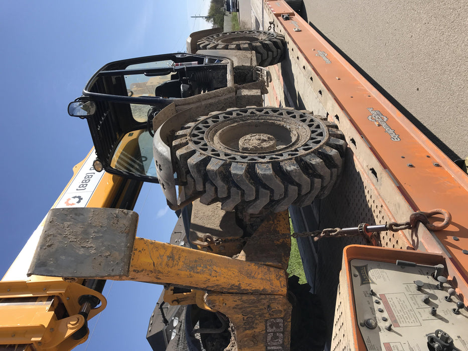 2019 JCB 512-56 Canopy, 109 HP, Solid Tires, STD Worklight, Beacon, Aux Hydraulics, Lifting Eye, Back up Alarm w/66" Carriage/60" Forks