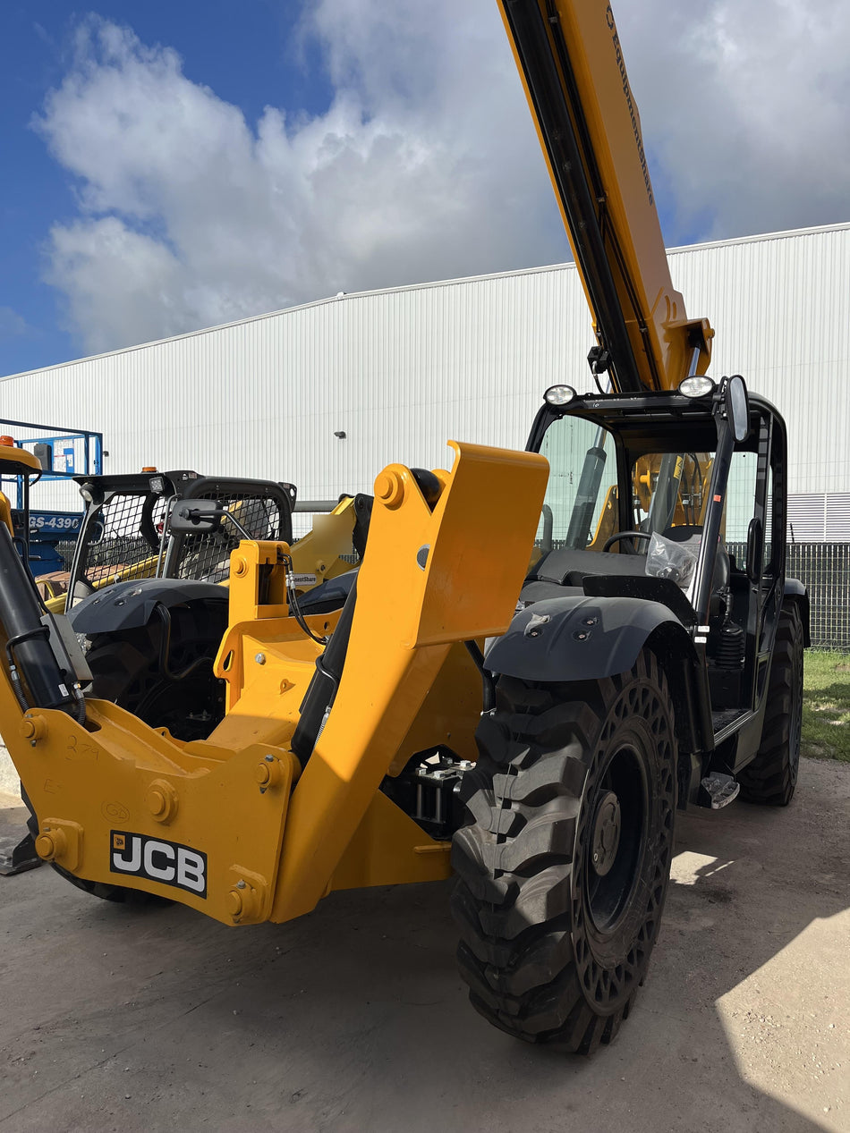 2023 JCB 510-56