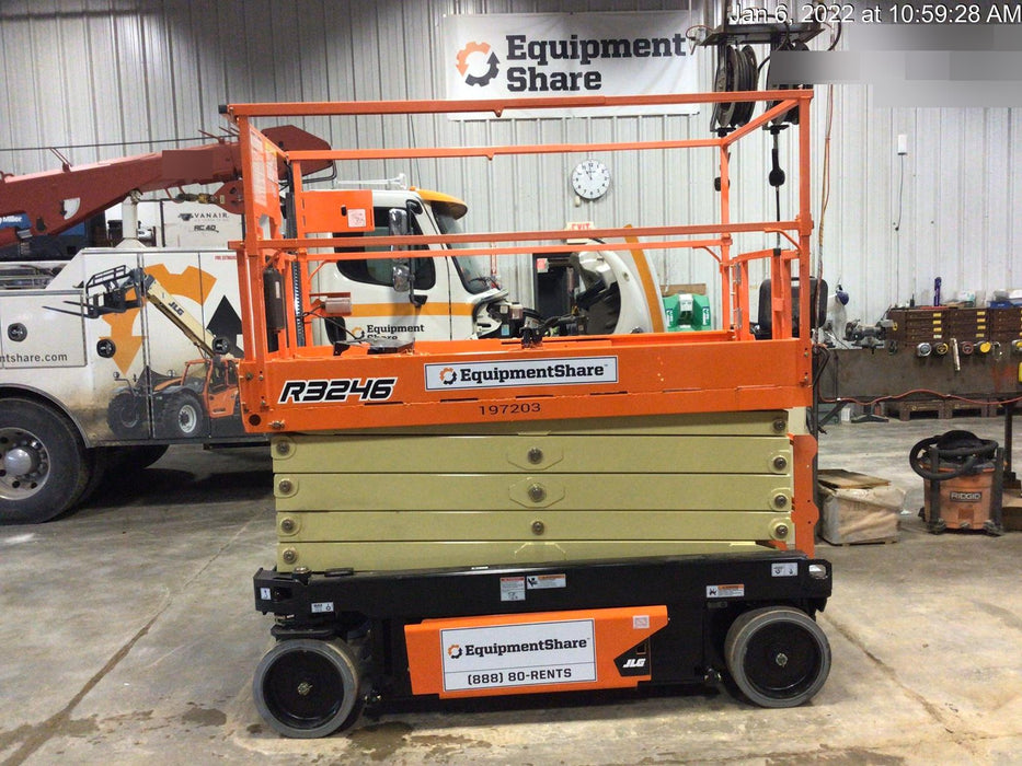 2022 JLG R3246