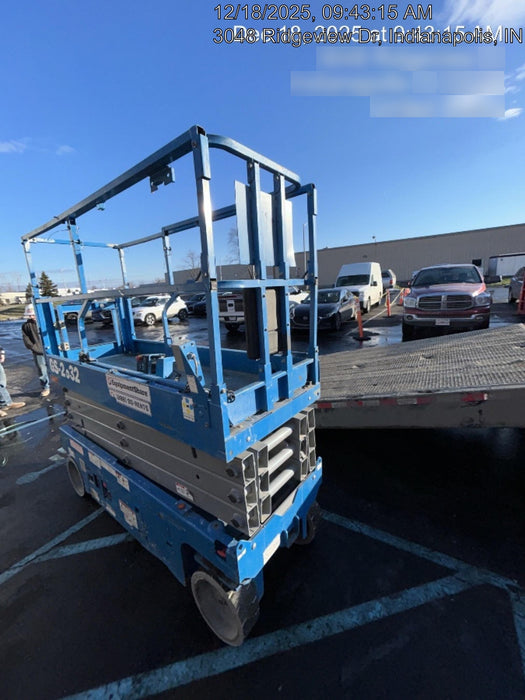 2019 Genie GS-2632 Folding rails with half height swing gate