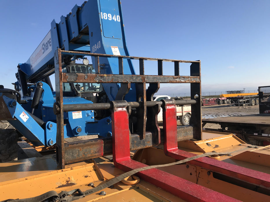 2018 Genie GTH-1056 Genie GTH-1056 w/Enclosed Cab w/HVAC, Work Lights, Solid Tires, Beacon, 60" Carriage and Forks